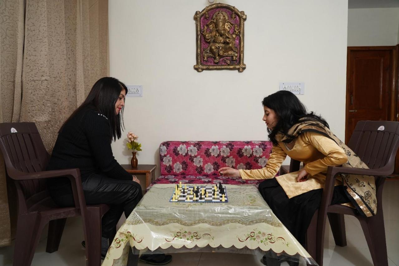 Shimla Pines Homestay Bagian luar foto